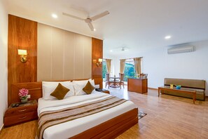 Suite Room | Premium bedding, minibar, desk, free WiFi - Aapno Ghar Resort (Gurugram)