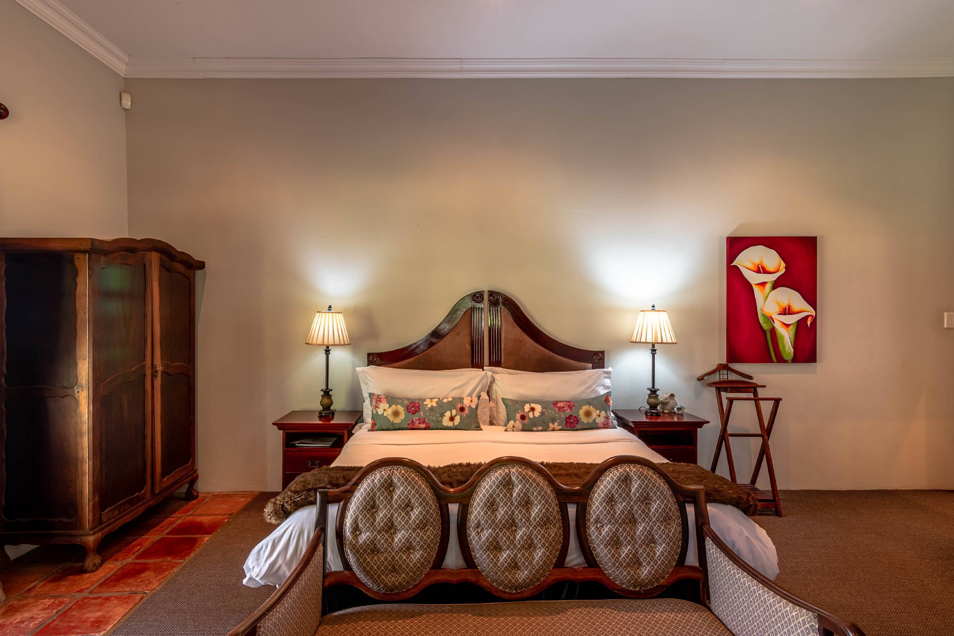 Honeymoon Suite | Minibar, in-room safe, individually decorated, individually furnished