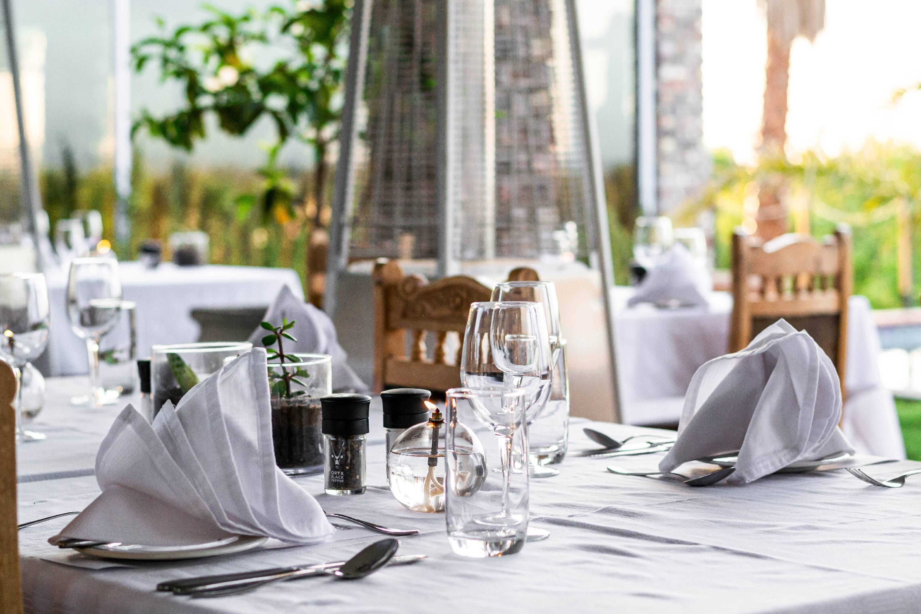 供应早餐和晚餐