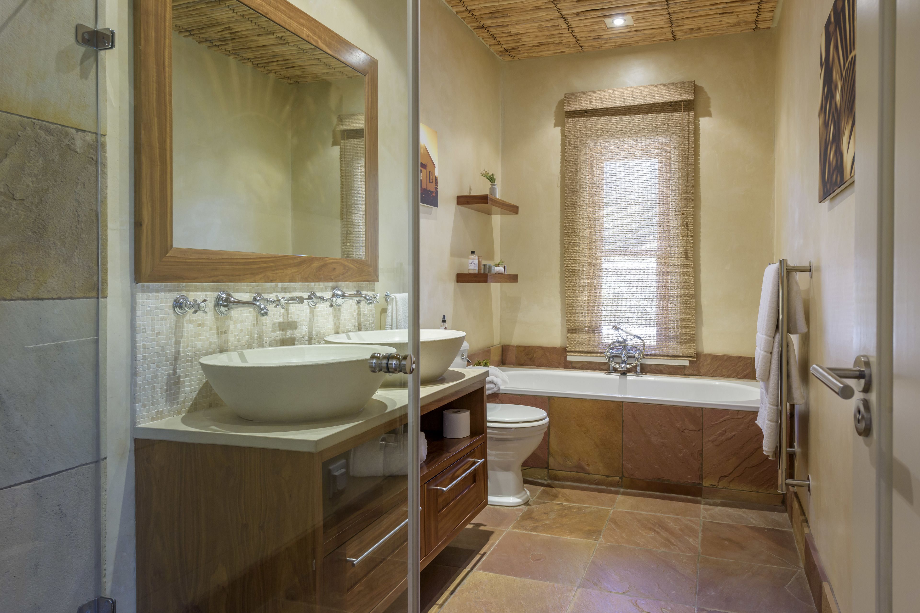 Separate bathtub and shower, deep-soaking bathtub, free toiletries