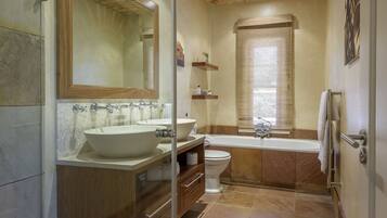 Badewanne und Dusche (separat), Komfortbadewanne