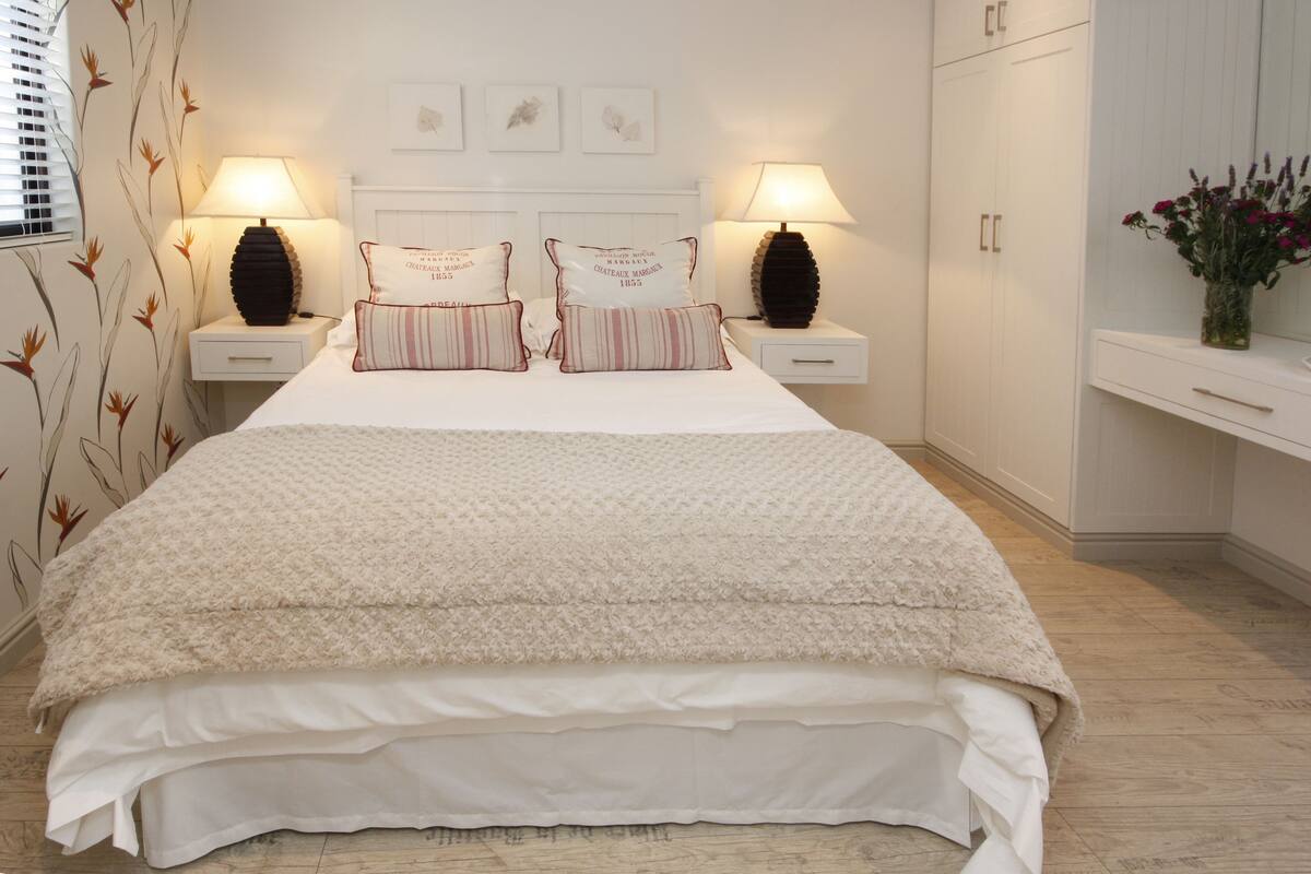 Standard Room | Premium bedding, in-room safe, desk, WiFi (free)