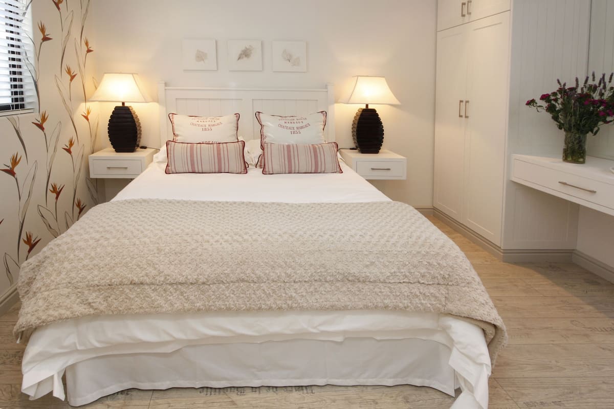 Standard Room | Premium bedding, in-room safe, individually decorated, desk