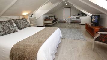 Studio Room at Guest House | Premium bedding, in-room safe, individually decorated, desk