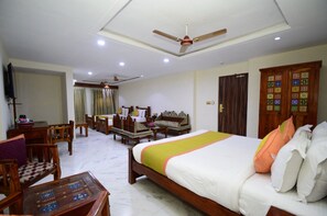 Premium bedding, minibar, individually decorated, individually furnished - Lilypool - The Heritage Jalmahal (Jaipur)