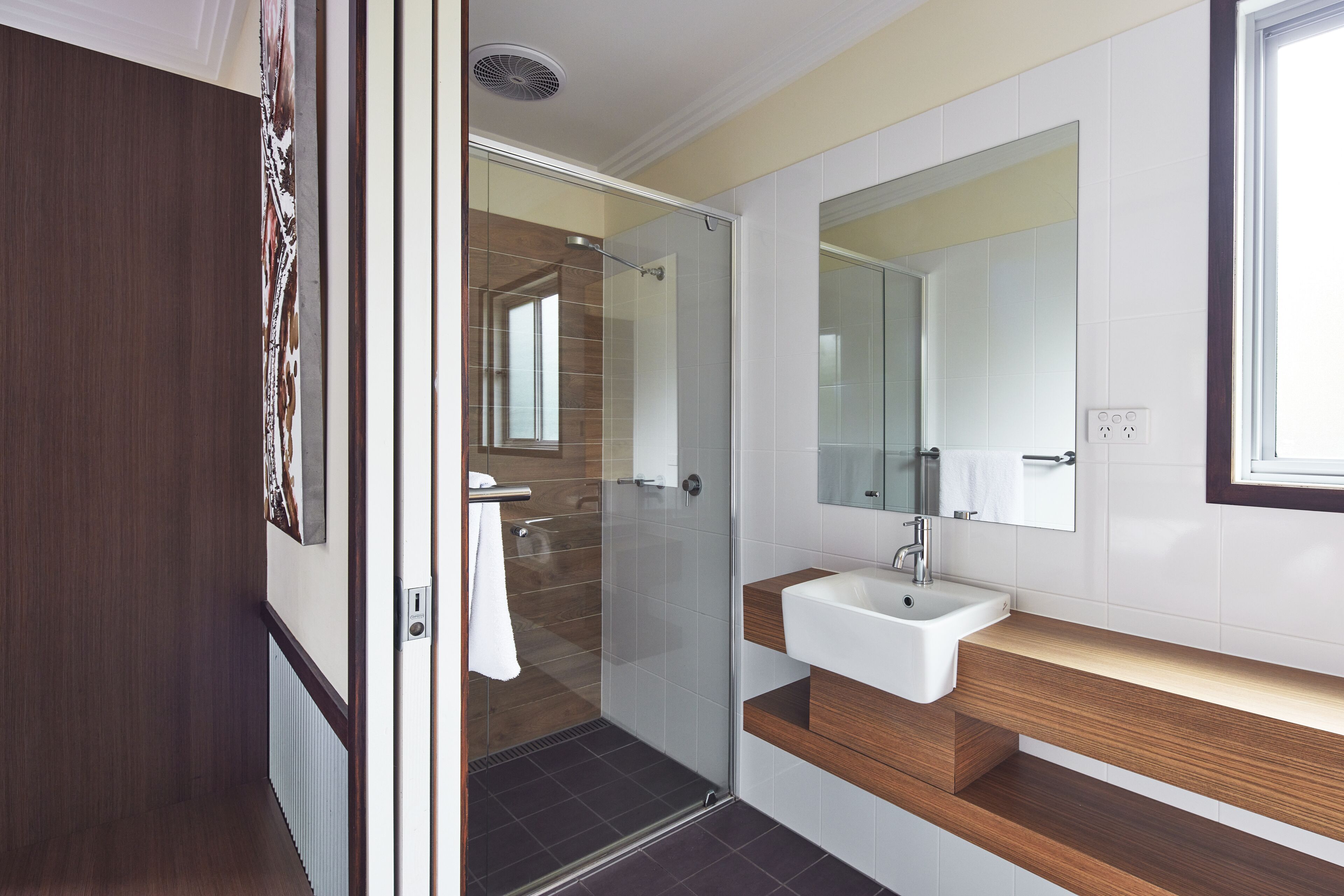 freshwater luxury retreat | bathroom | towels