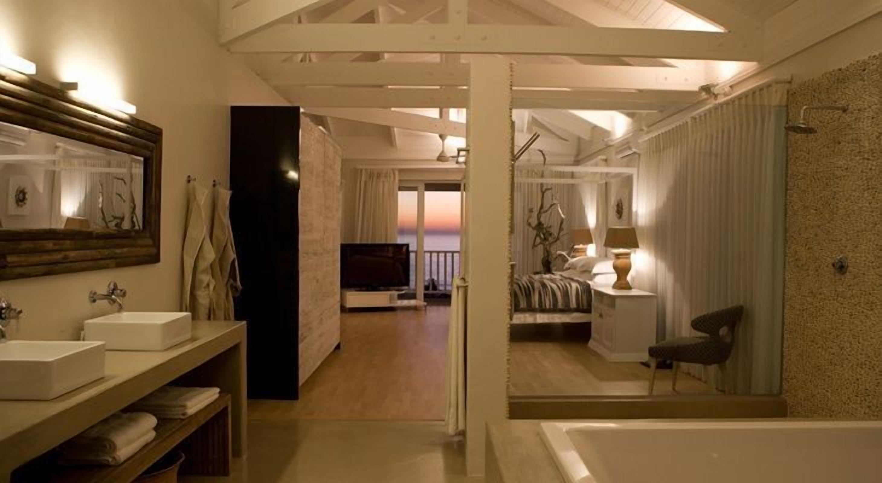 Artículos de tocador gratuitos, secador de pelo, batas, pantuflas