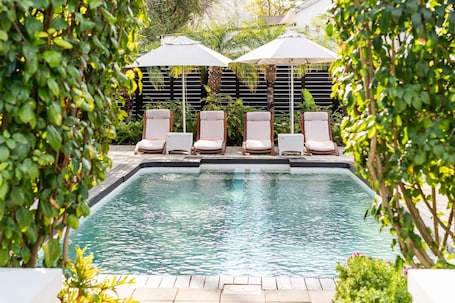 2 piscinas al aire libre, sillones reclinables de piscina