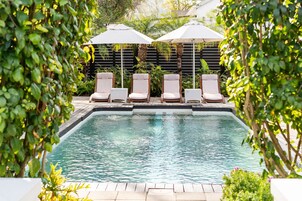 2 outdoor pools, sun loungers