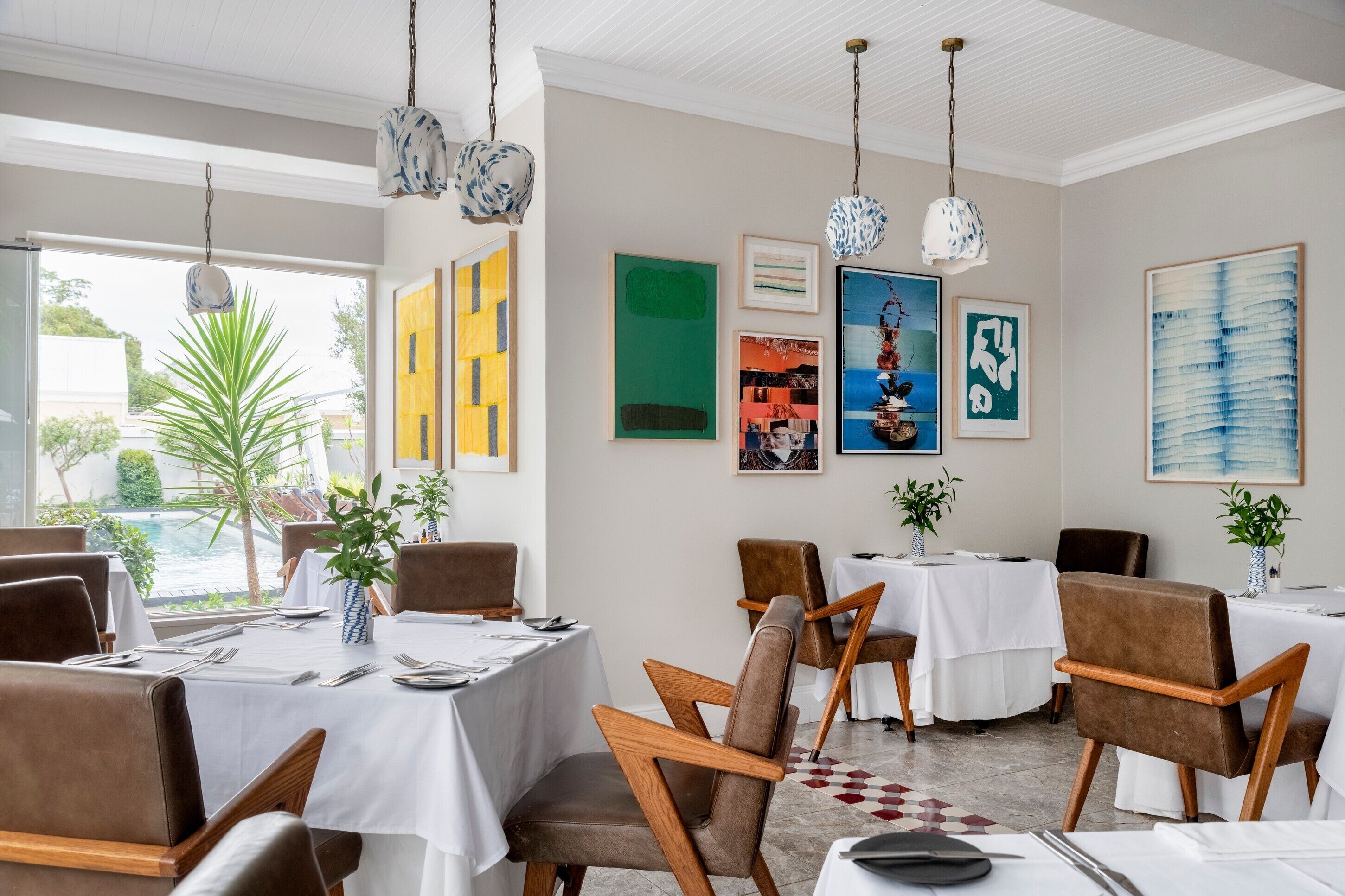 Petit déjeuner, déjeuner et dîner servis sur place