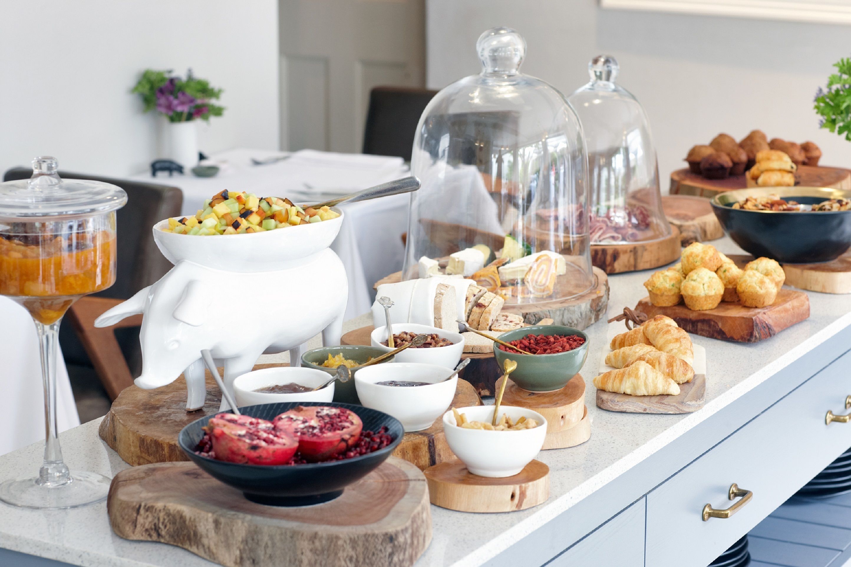 Bao gồm bữa sáng đầy đủ hàng ngày 