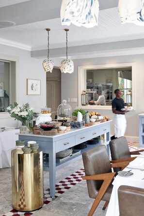 Ókeypis fullur enskur morgunverður daglega