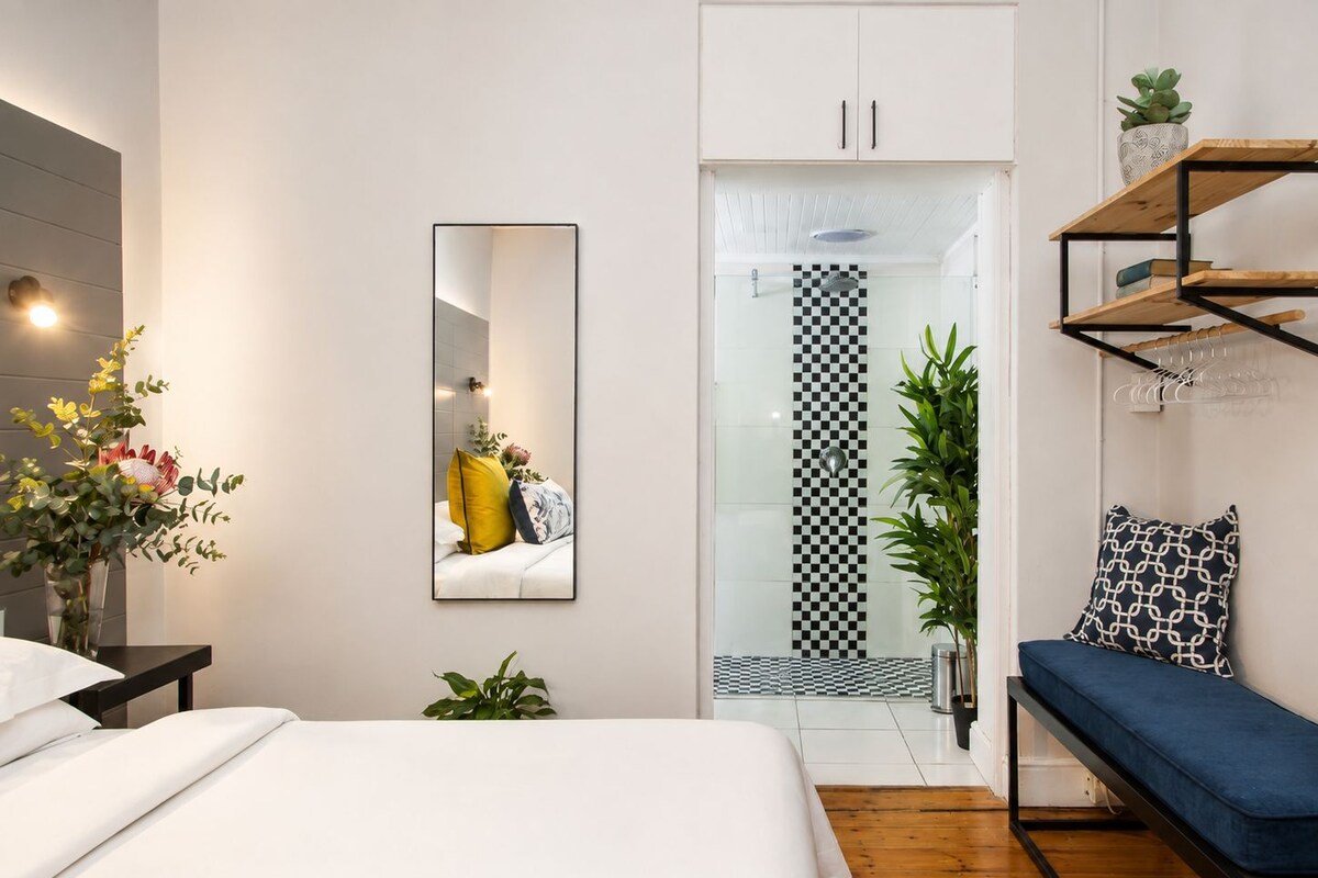 Room 1 - Double Room | Premium bedding, iron/ironing board (on request), WiFi (free)