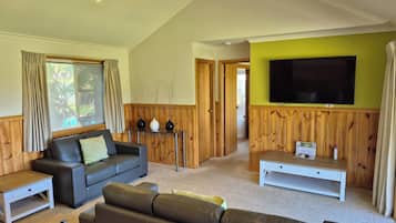 2 Bedrooms, 2 Bathrooms Self Contained Spa Cottage | Living area | 55-inch Smart TV with digital channels, TV