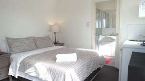 Deluxe Studio Suite | Premium bedding, free WiFi, bed sheets - Cityview Studio Accommodation (Leichhardt)