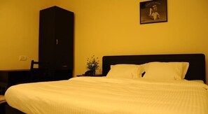 Executive Superior Room | Premium bedding, desk, iron/ironing board, rollaway beds