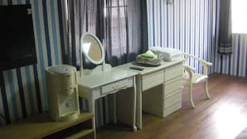 Superior Quadruple Room | Living area | Flat-screen TV