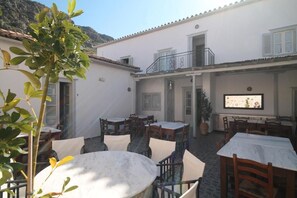 Outdoor dining - Alexandra Guesthouse  (Hydra)