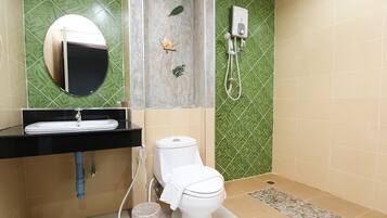 Shower, free toiletries