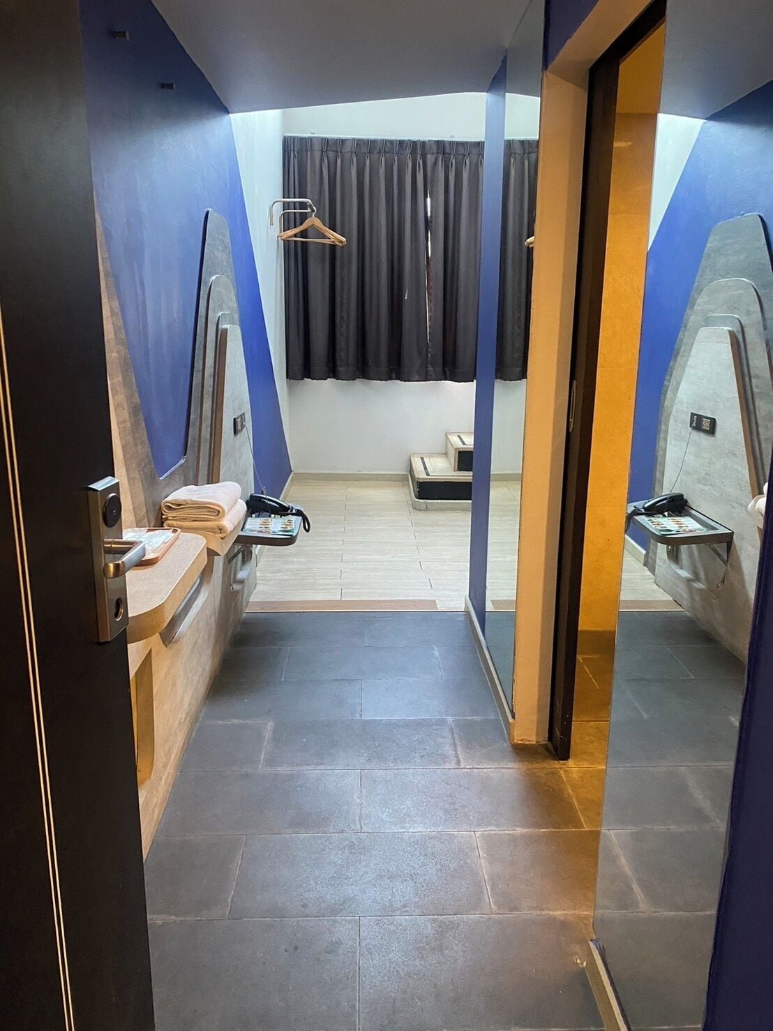 Standard Duplex | Minibar, in-room safe, desk, blackout drapes