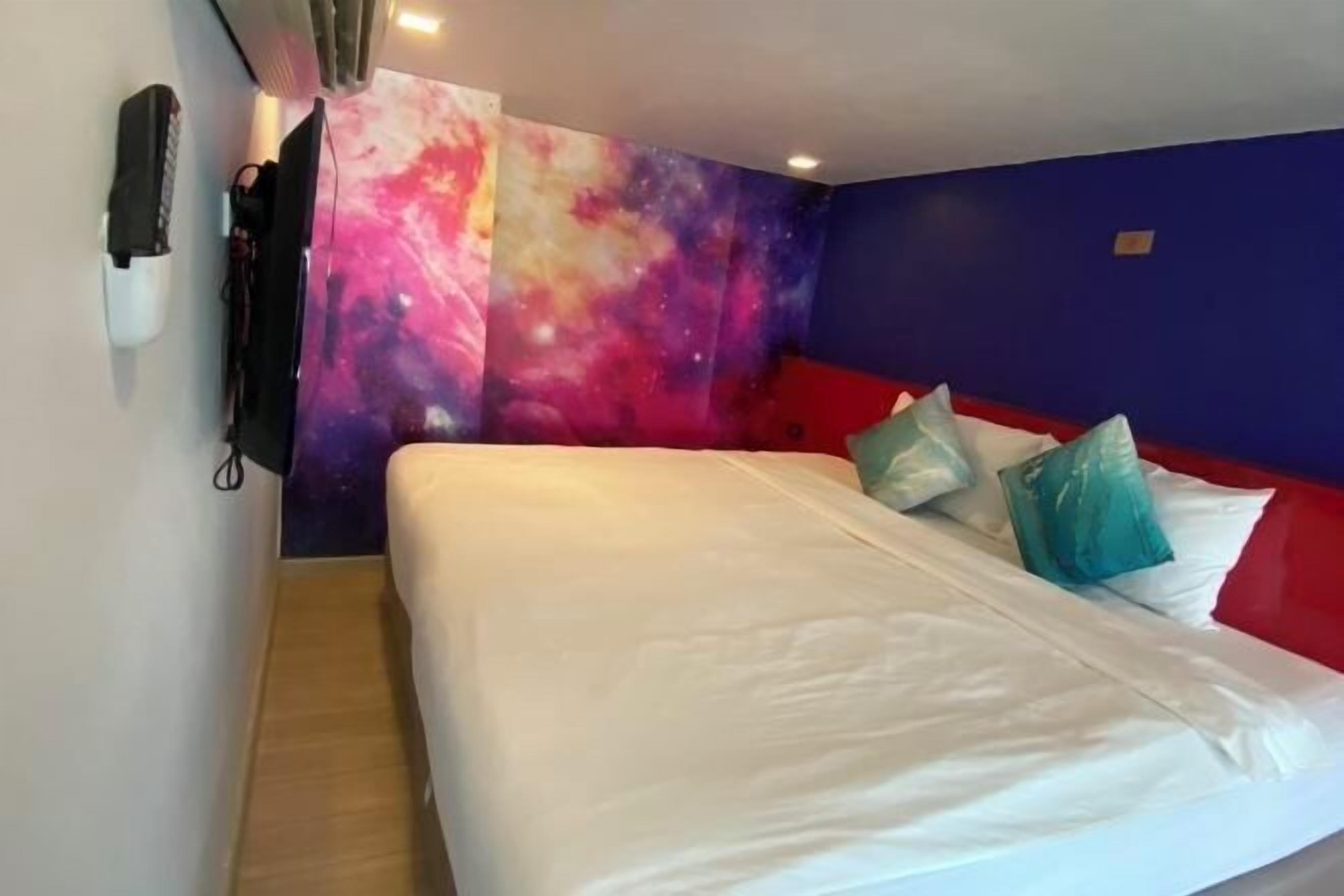 Minibar, in-room safe, desk, blackout drapes