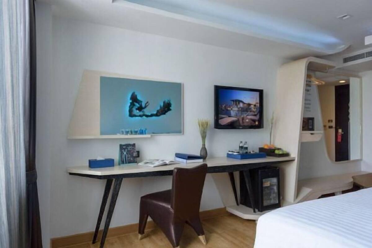 Minibar, in-room safe, desk, blackout drapes