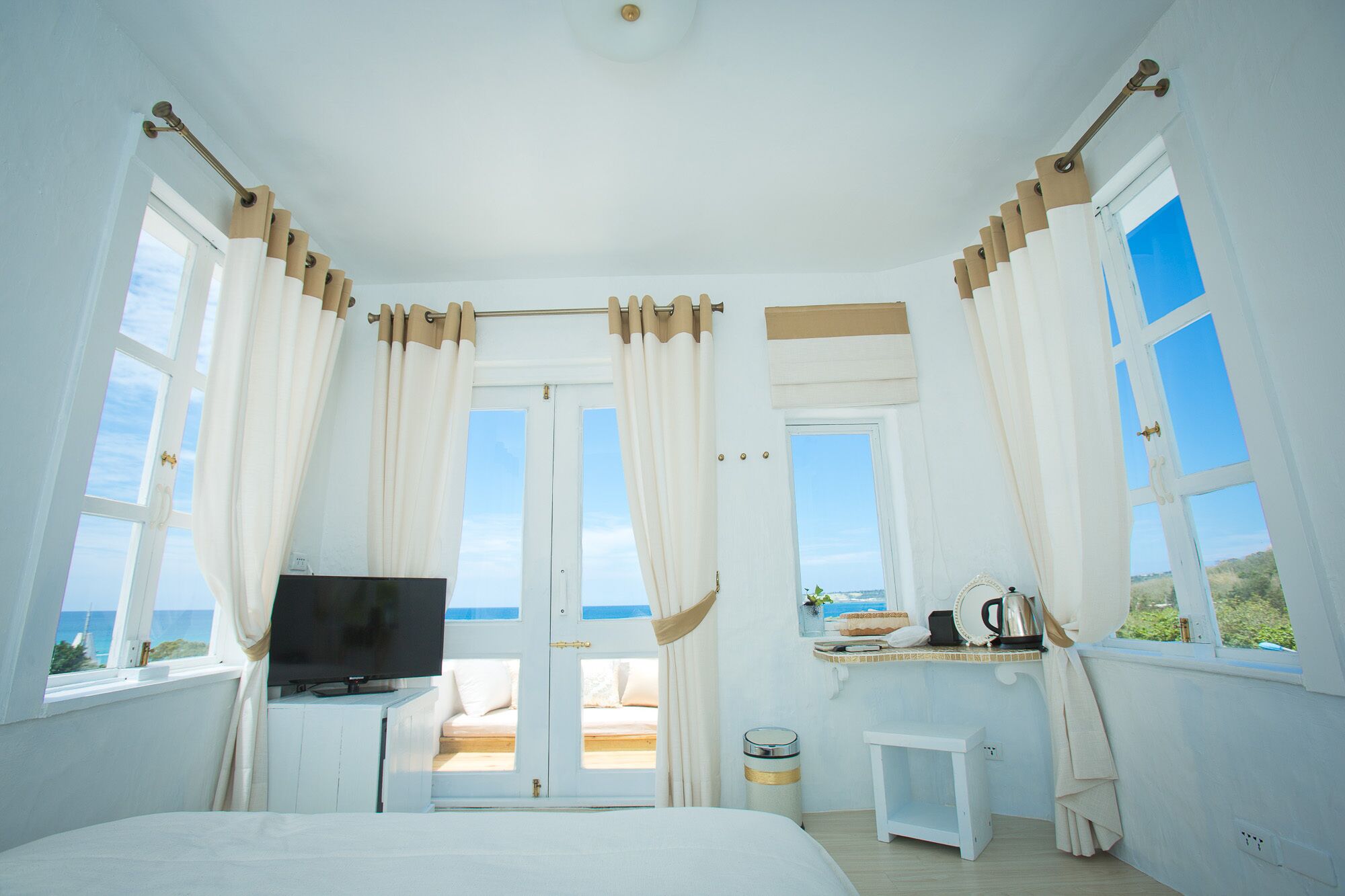 deluxe double room, 1 double bed, balcony, ocean view (a) | premium bedding, minibar, in-room safe, soundproofing