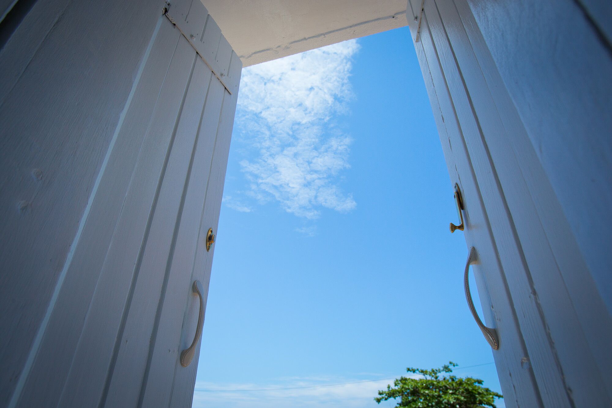 double room, 1 double bed, partial ocean view, beachfront (d) | premium bedding, minibar, in-room safe, soundproofing