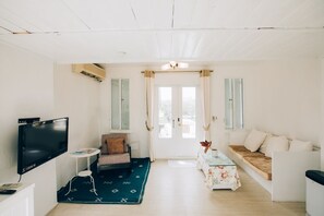 Phòng đôi, 1 giường đôi, quang cảnh một góc biển, sát bãi biển (D) | Bộ đồ giường cao cấp, minibar, két bảo mật tại phòng