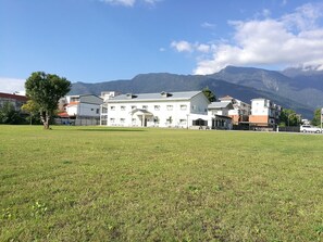 Property grounds - Oak Garden (Hualien City)
