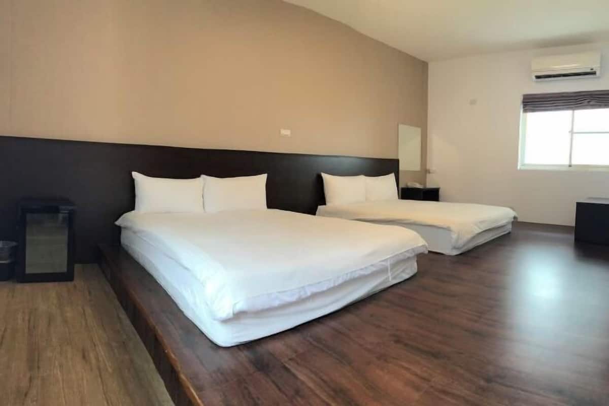 Desk, blackout drapes, free WiFi, bed sheets