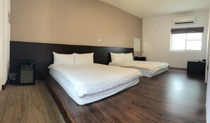 家庭四人房 | 書桌、遮光布/窗簾、免費無線上網、床單