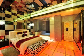 Luxury Room | Premium bedding, down comforters, in-room safe, individually decorated - Merry Hi Motel (New Taipei City)