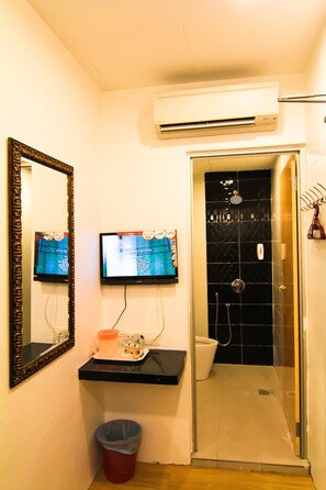 ห้องดีลักซ์ซิงเกิล | บริเวณนั่งเล่น | ทีวีจอแบน