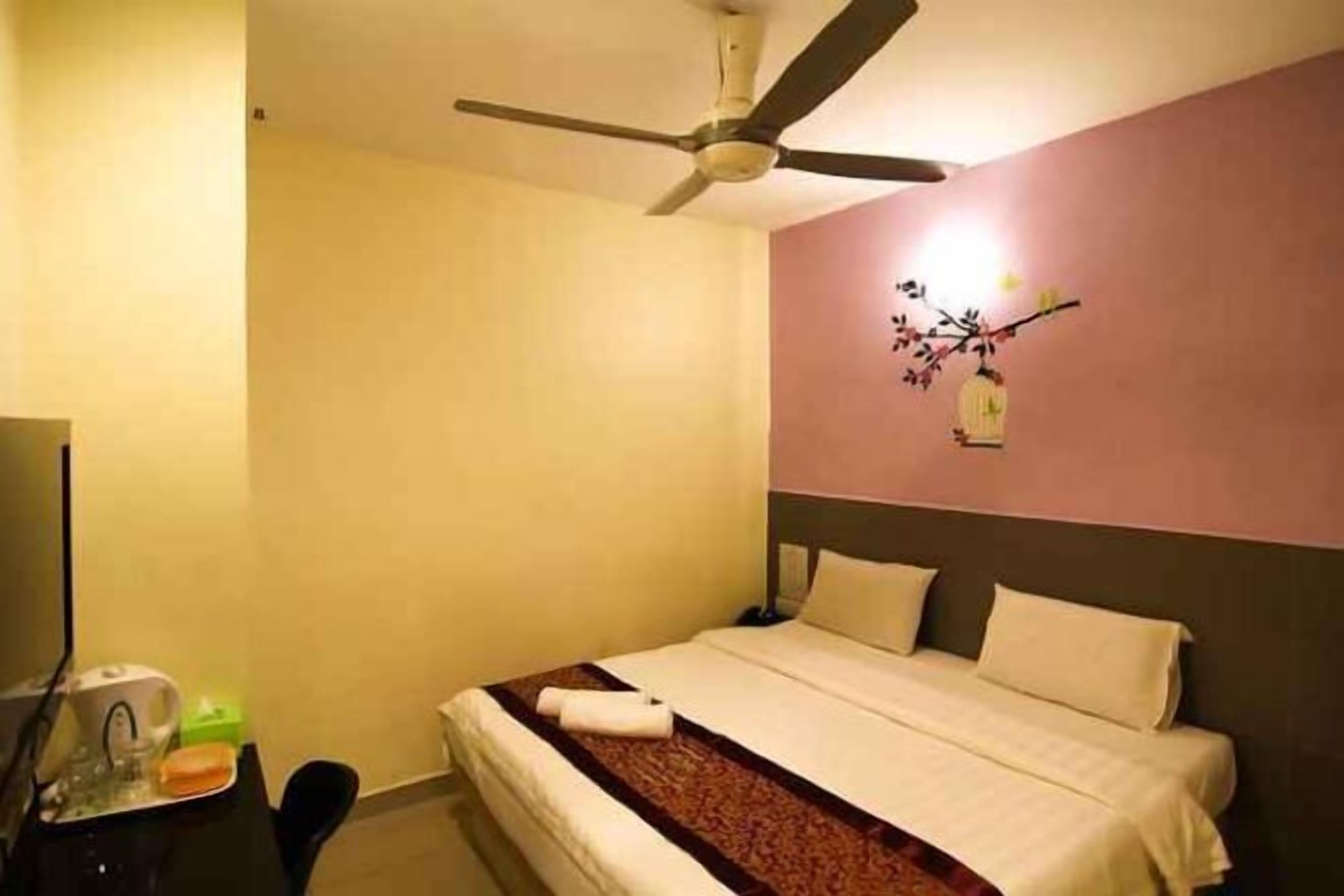 Desk, free WiFi, bed sheets