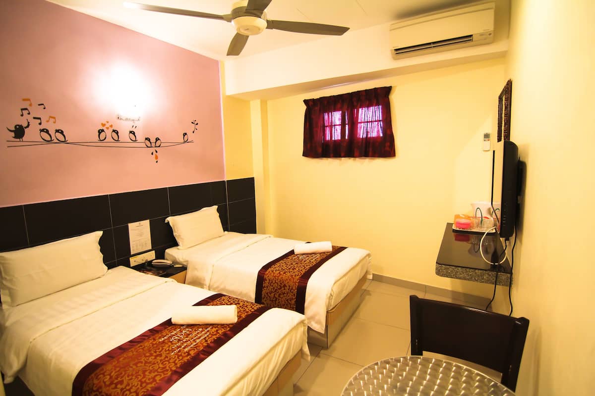 Deluxe Twin | Desk, free WiFi, bed sheets