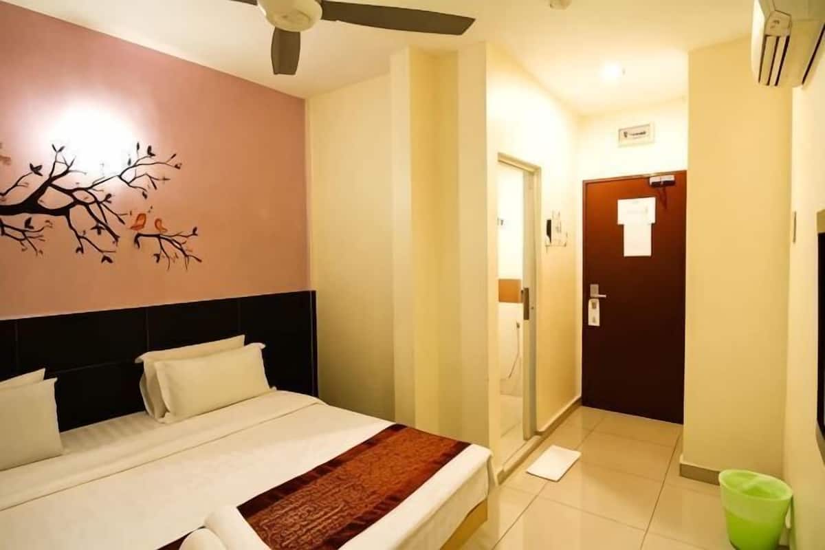 Desk, WiFi (free), bed sheets