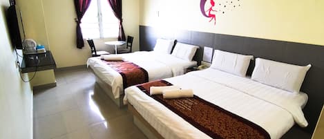 Family Quad | Desk, free WiFi, bed sheets