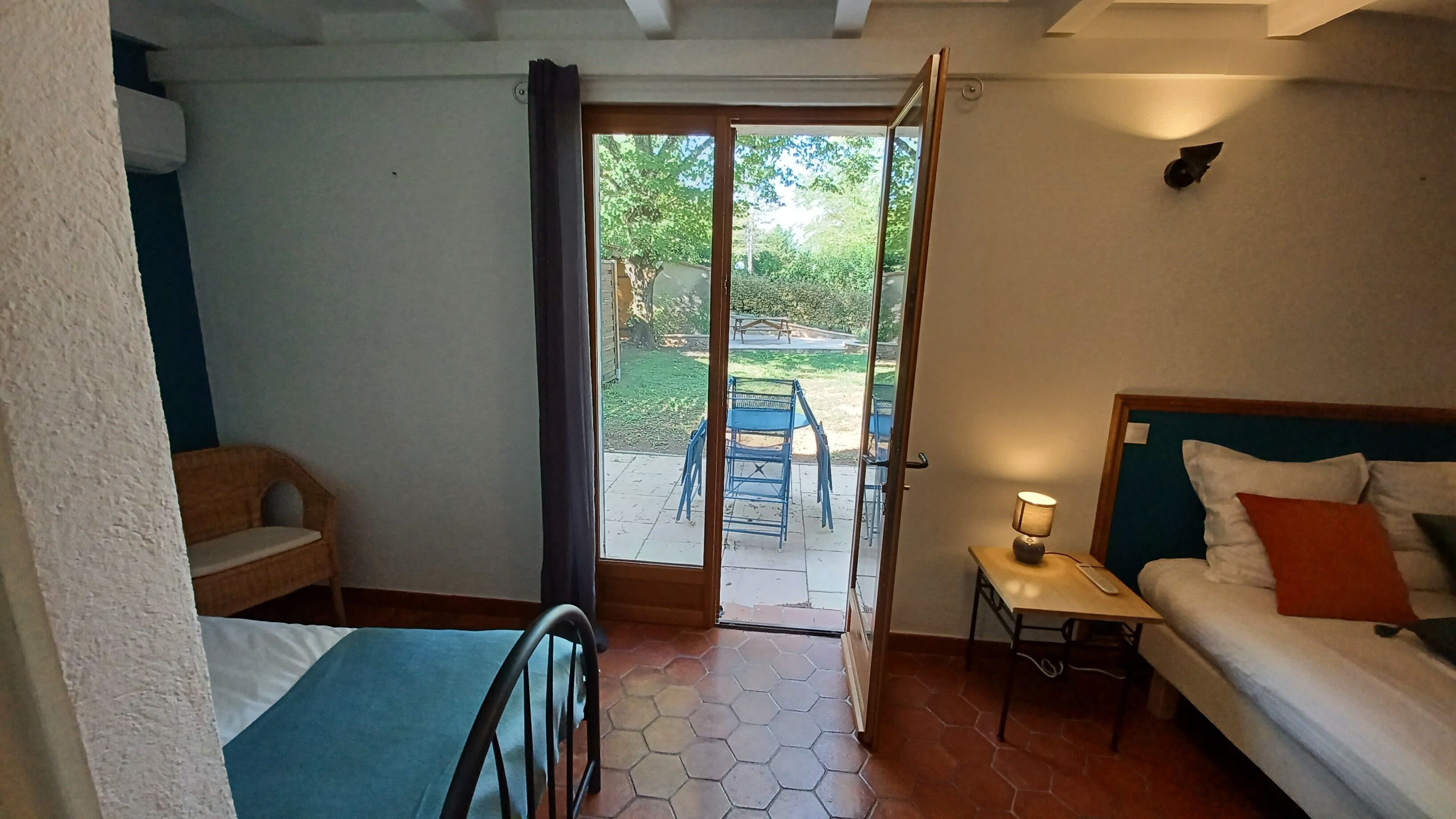 comfort quadruple room, 1 bedroom | in-room safe, desk, soundproofing, bed sheets