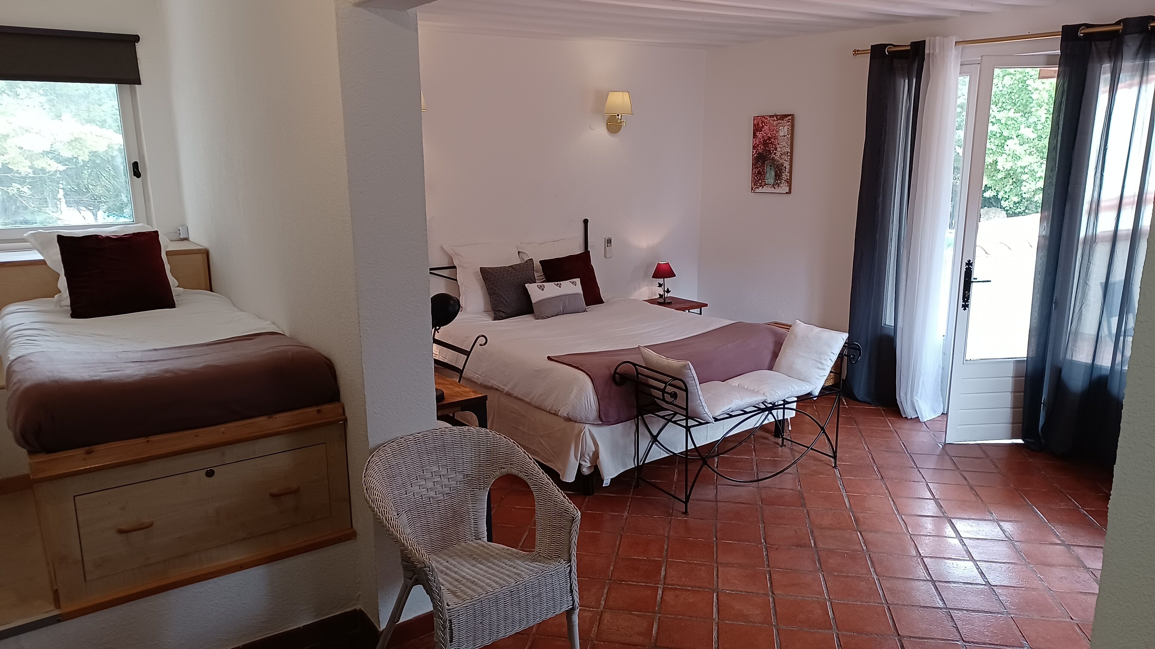 deluxe room | in-room safe, desk, soundproofing, bed sheets