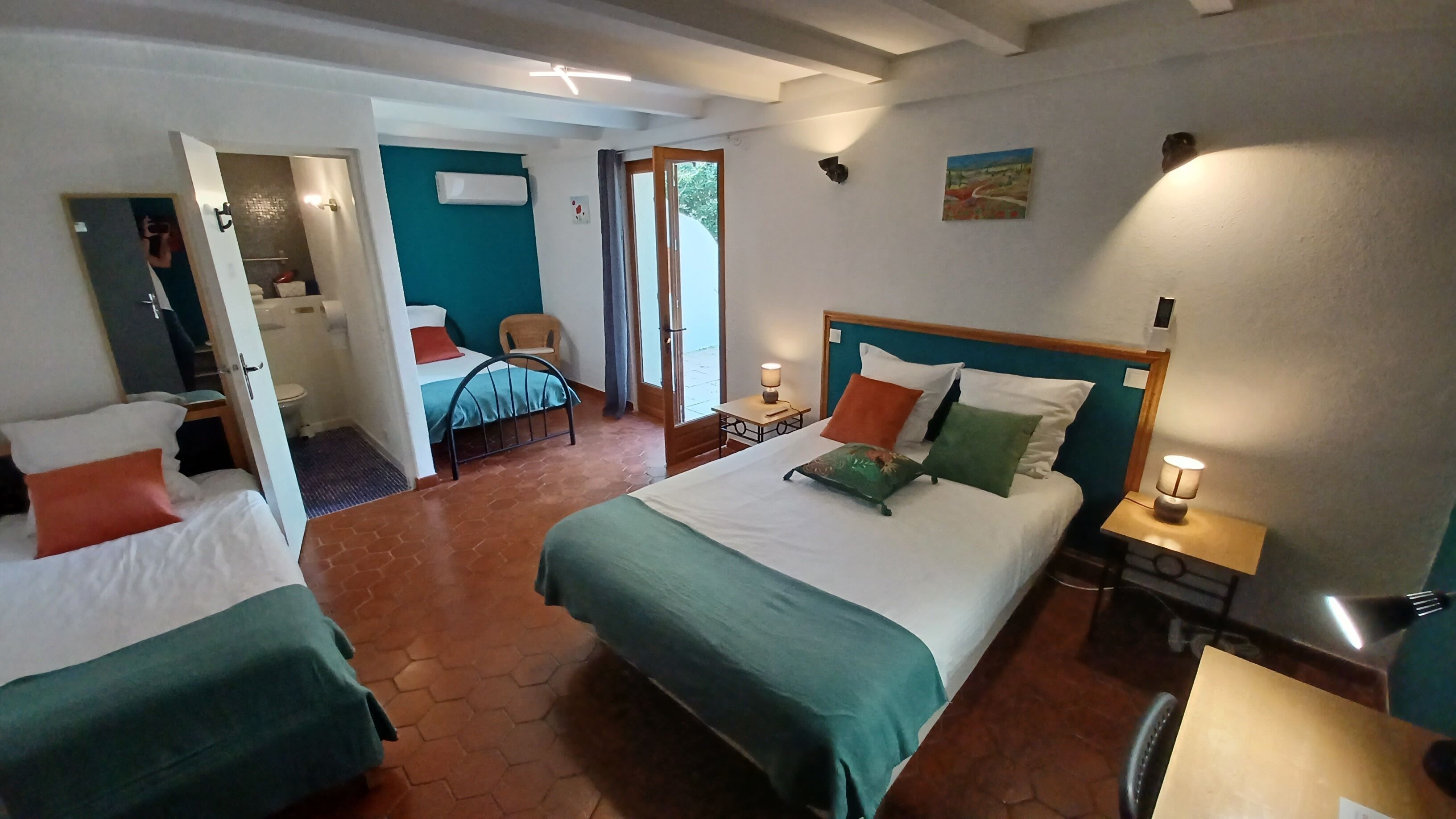 comfort quadruple room, 1 bedroom | in-room safe, desk, soundproofing, bed sheets