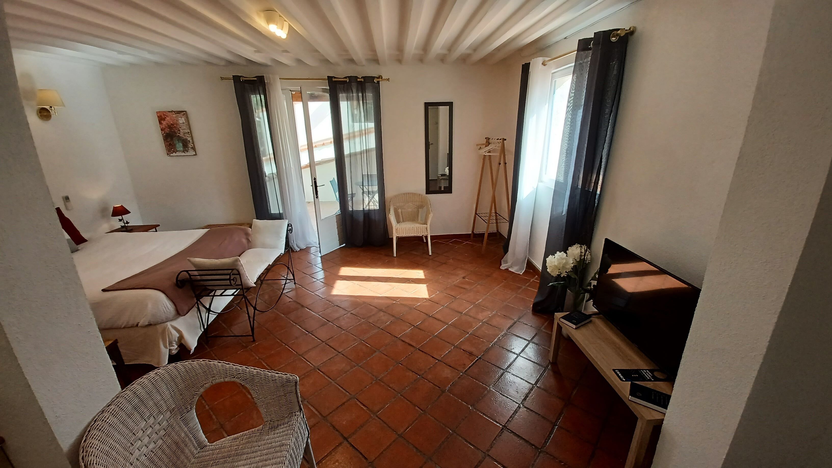 deluxe room | in-room safe, desk, soundproofing, bed sheets