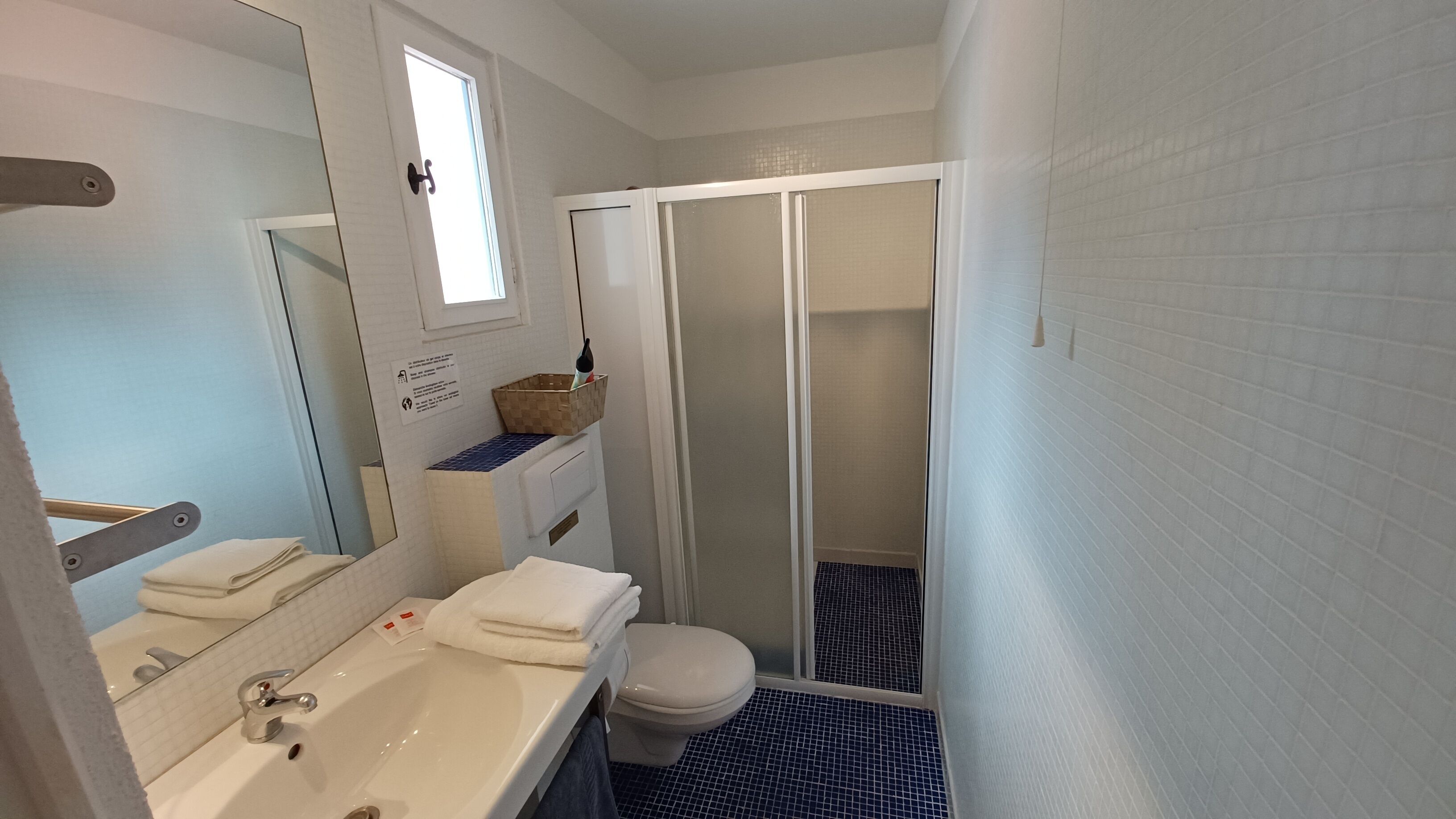 deluxe room | bathroom | free toiletries, hair dryer, towels, soap