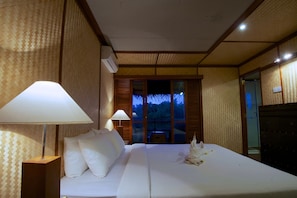 Cabane Deluxe, 1 lit double, vue fleuve | Fer et planche à repasser, Wi-Fi gratuit, draps fournis