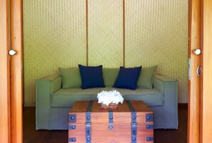 Interior entrance - Yathra Houseboat (Bentota)