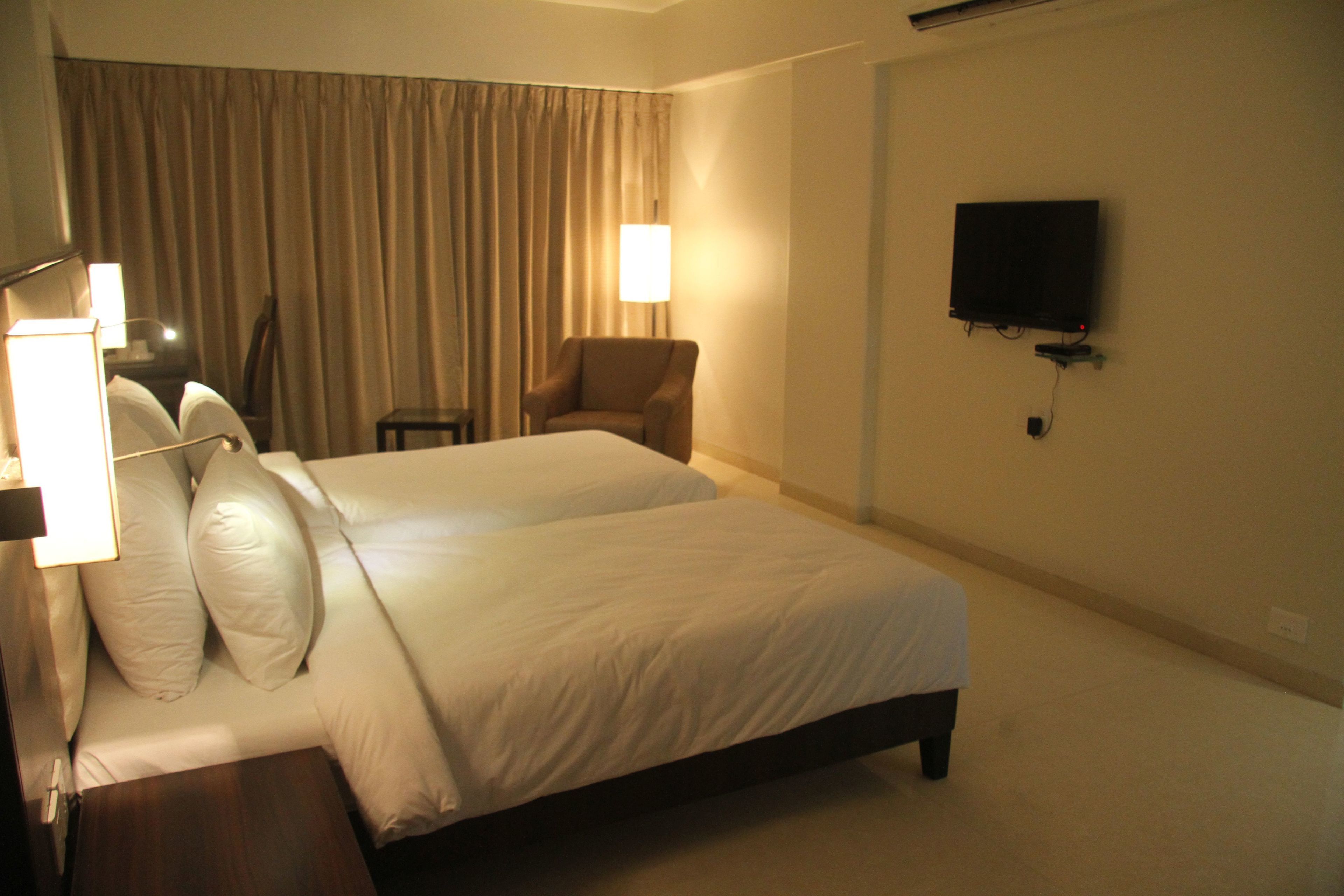 deluxe room | minibar, desk, wifi, bed sheets