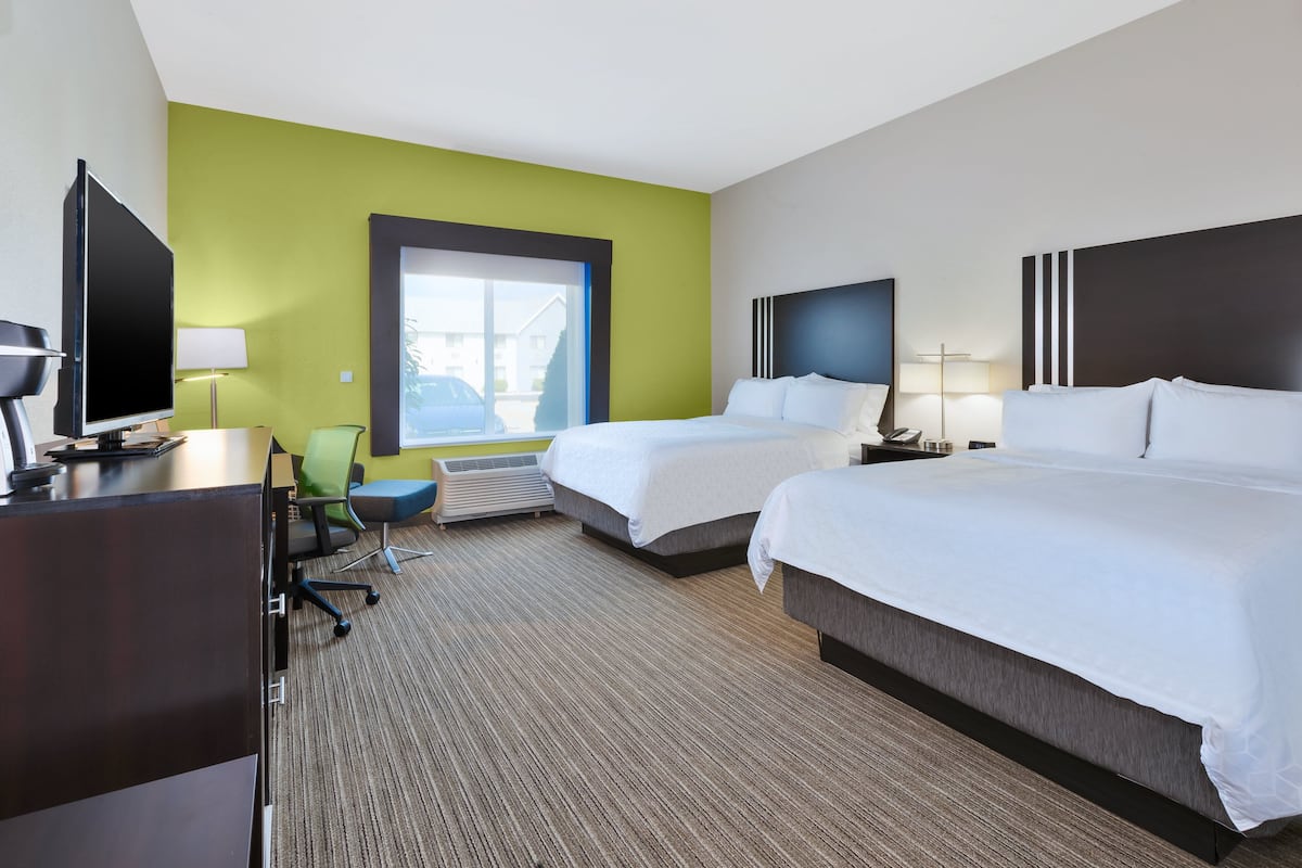 Premium bedding, down comforters, desk, blackout drapes