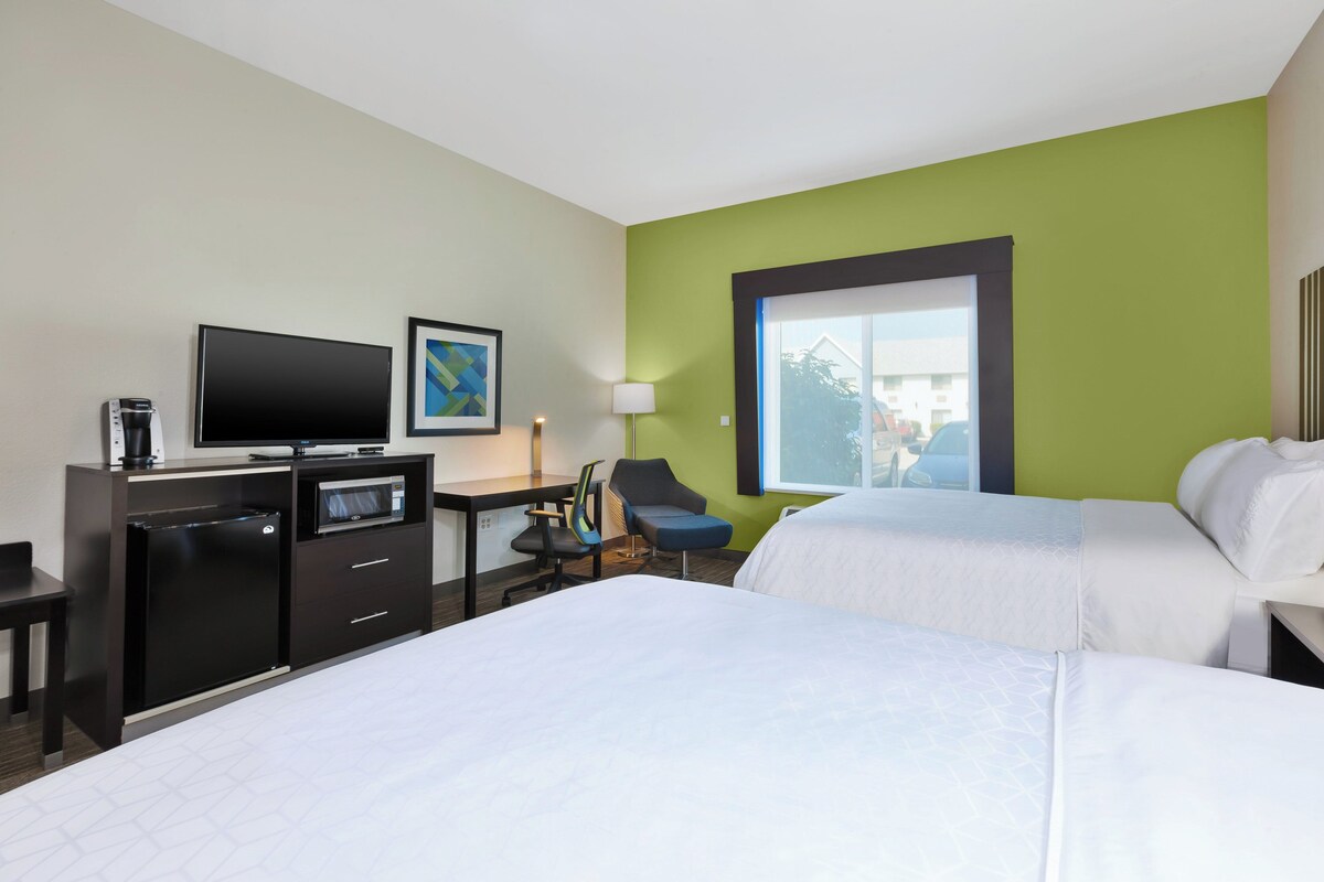 Standard Room, 2 Queen Beds, Accessible (Communication, Roll-In Shower) | Premium bedding, down comforters, desk, blackout drapes