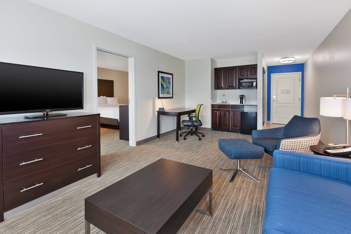 1 bedroom, premium bedding, down duvets, desk