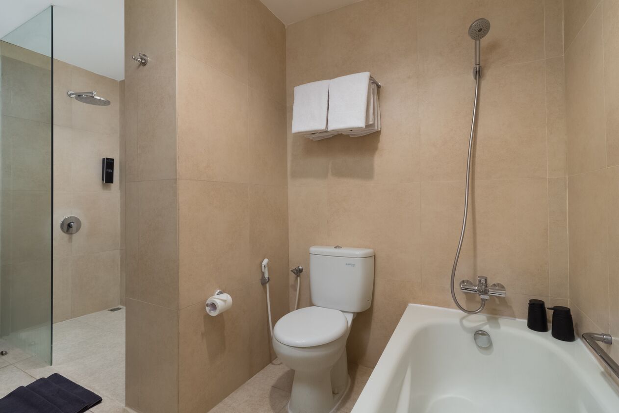 suite | bathroom | free toiletries, slippers, towels